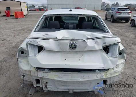 2013 Volkswagen Passat 2.5L Se z USA, uszkodzony, nr VIN 1VWBH7A32DC020125